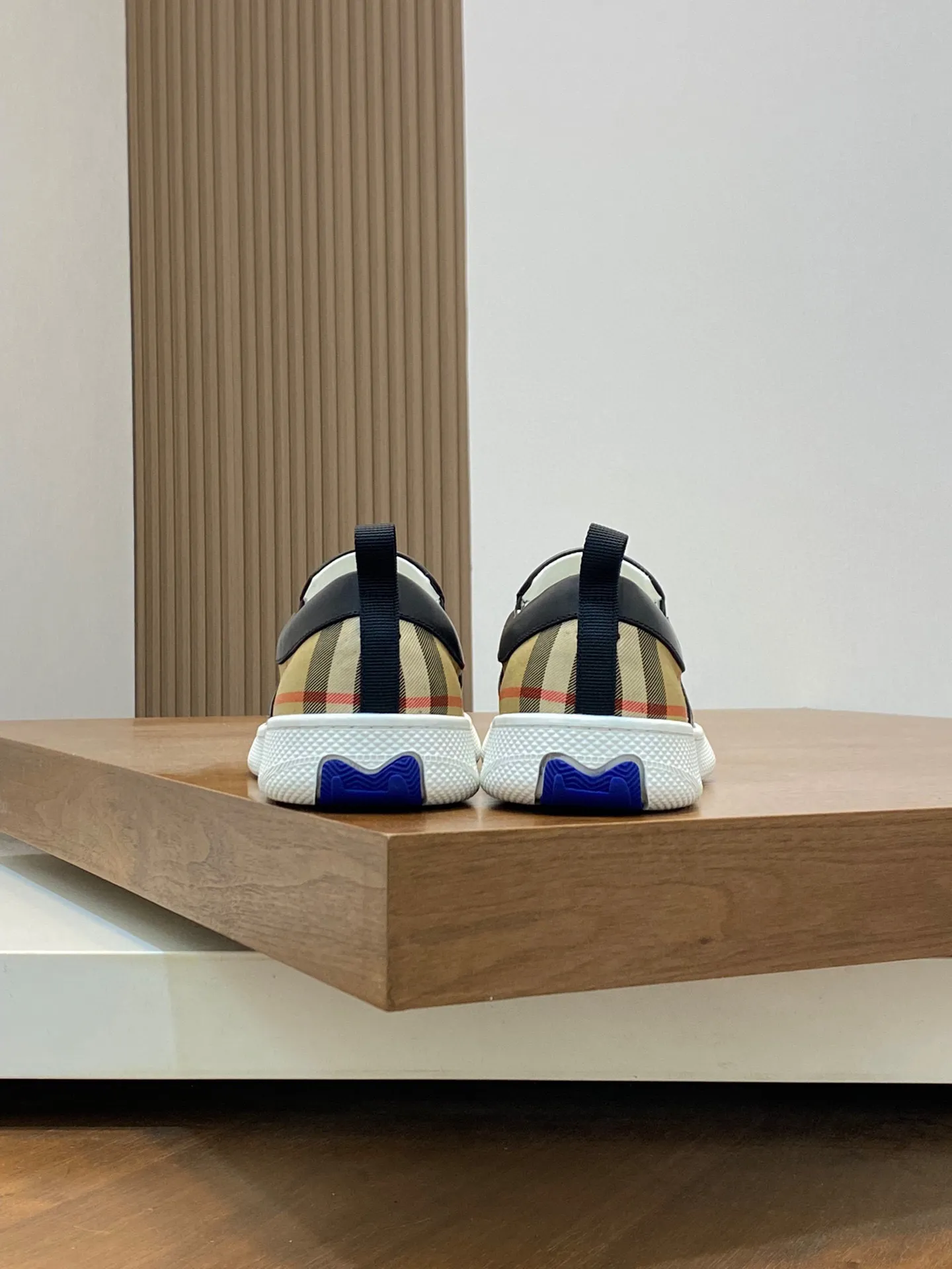 P380 [BURBERRY] Burberry - Upper: imported 🔝 brand totem cloth, - Inner lining: cowhide lining, feet; water-dyed cowhide - Outsole: ultra-light TPR rubber; two-color molded outsole - Super high quality control·Fine workmanship: highlighted (high-end, extravagance, grade) -Size: 38-44 (Male 45, can be customized)·